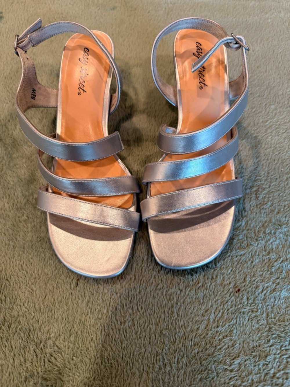 Easy Street Silver Strappy Kitten Heel Sandals Women’s 8.5W Wide